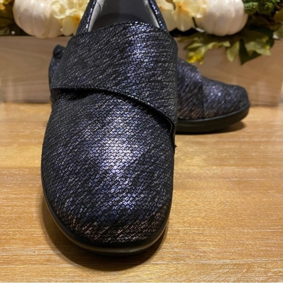 Alegria Lauryn Metallic Comfort Slip On Loafers Blue EU 37 Wide NWOB - Picture 4 of 15